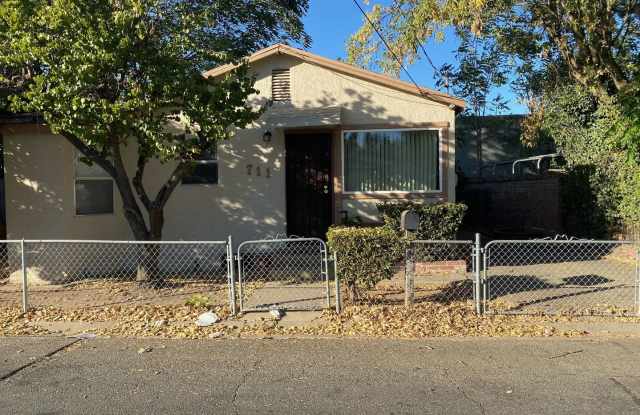 1 bedroom 1 bath 900 sq ft home located in Yuba City photos photos