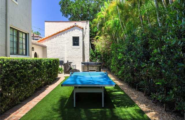 1822 Country Club Prado Gallery 4