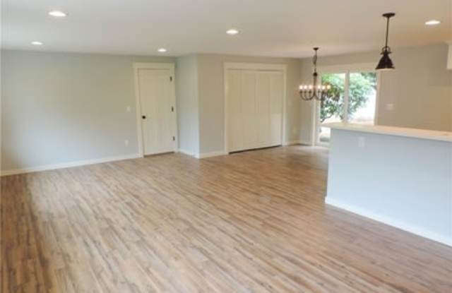 3904 N Highland St Gallery 2
