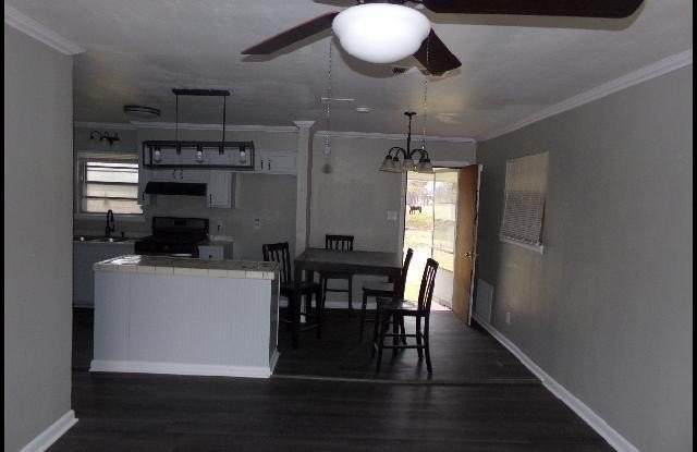 5004 S Woodland Drive Gallery 4