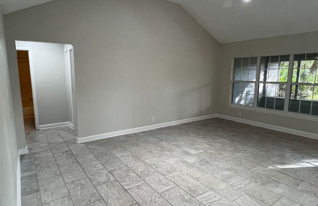 5BR/3BA Two Story Home For Rent Gallery 4