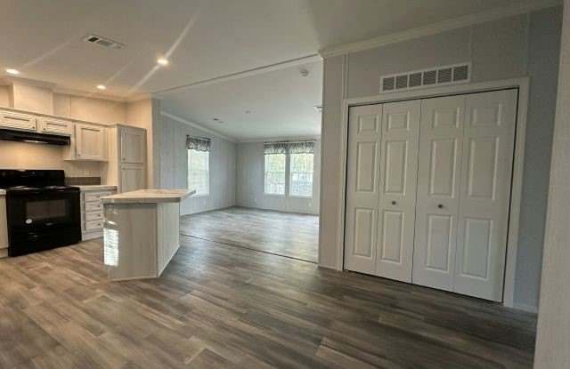 1648 Coldwell St Gallery 2