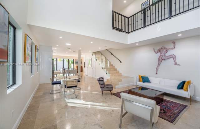 2766 SW 33rd Ave photos photos