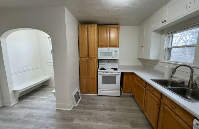 2bdrm, 1 bath house close to downtown photos photos