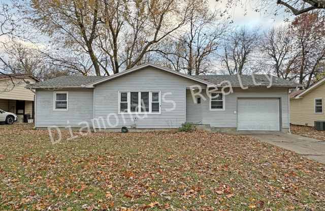 3 bedroom home available - Huge backyard! photos photos 3 bedroom home available - Huge backyard! photos photos