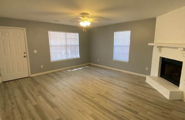 Adorable 3 Bedroom Duplex in Farmington! Gallery 3