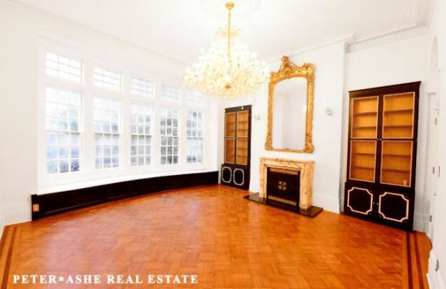 112 East 61st Street Gallery 4