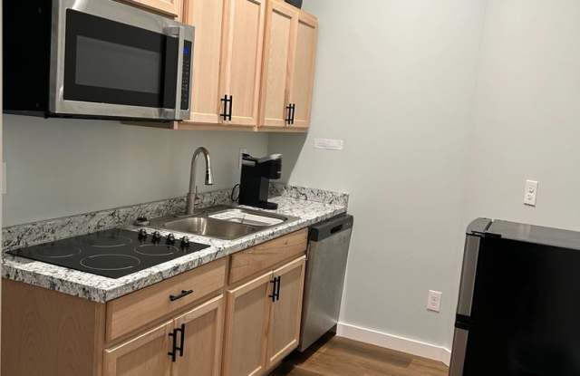 Room in 3 Bedroom Home at Oakcreek Dr photos photos