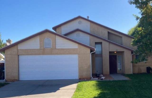 4 Bedroom - 2 bath - Single Family Home in a Great Location! photos photos