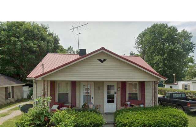 Newly Remodeled 2 Bedroom/1 Bath Home with Detached Garage Gallery 1