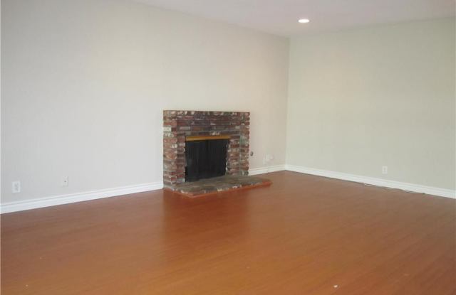 17820 Kensington Avenue Gallery 3
