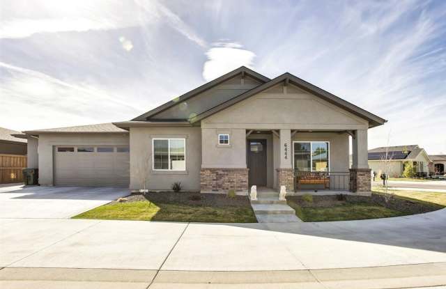 Beautiful 3 bed, 2 bath home in SpurWing Greens Subdivision! photos photos