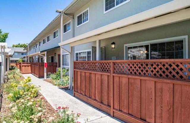 Charming  Spacious Townhome Located in San Leandro Gallery 3