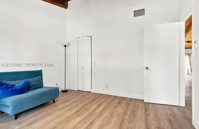 2221 Buttonwood Ave Gallery 3