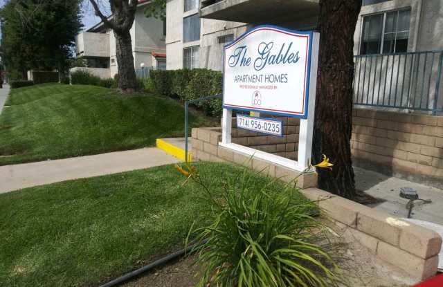 Beautiful 2 Bedroom Apartment in Placentia Gallery 4