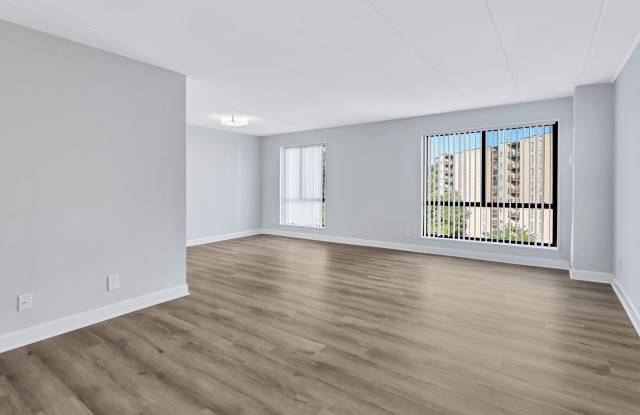 Cityside Huntington Metro Apartments - Affordable Housing Gallery 3