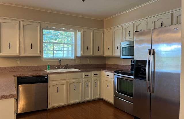 14 Feldspar Ct., Little Rock AR 72212 - Nice 3br 2ba split level, Pleasant Forest Gallery 4