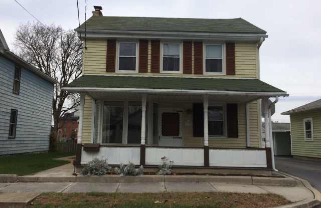 125 SOUTH MARKET AVENUE. MOUNT JOY photos photos