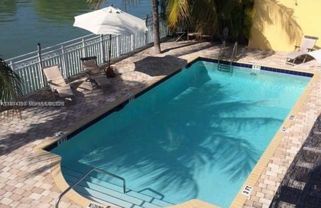 4812 Pine Tree Dr photos photos