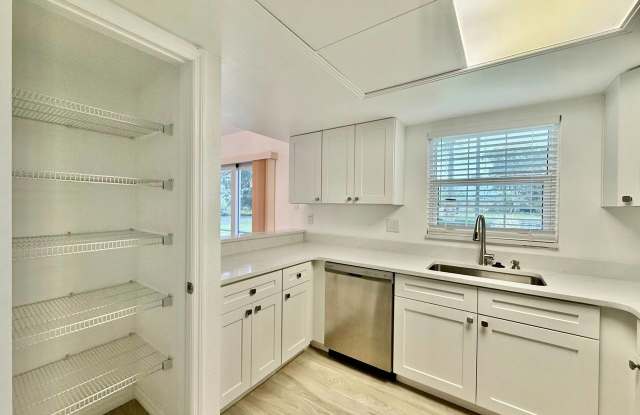 8801 Bay Pointe Dr # 102 Gallery 4