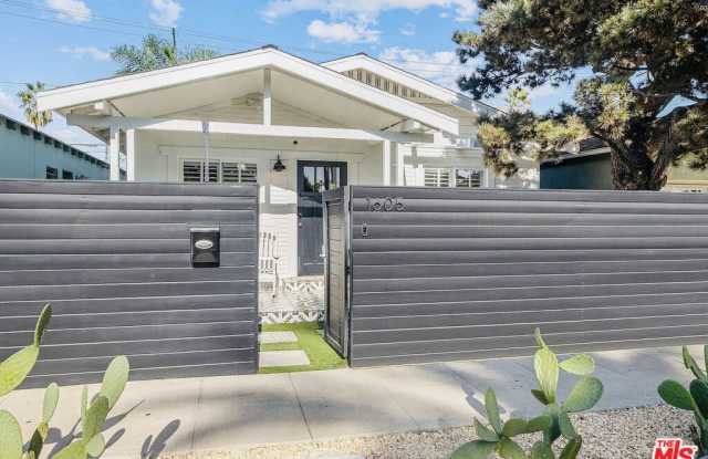 1605 Cabrillo Avenue photos photos