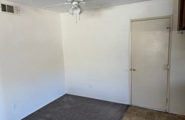 2-Bed with Garage! Gallery 4