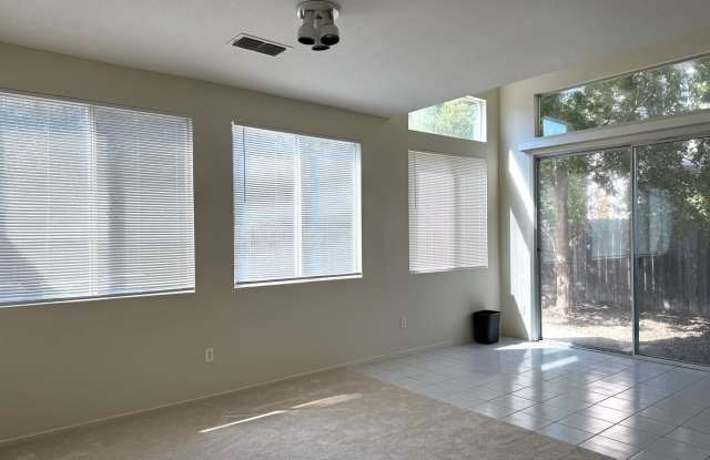 3 Bed 2.5 Ba 2 Story 2 Car Garage in Folsom! Gallery 4