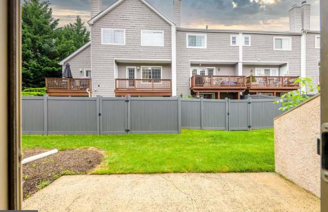77 BUNKER HILL Court Gallery 2