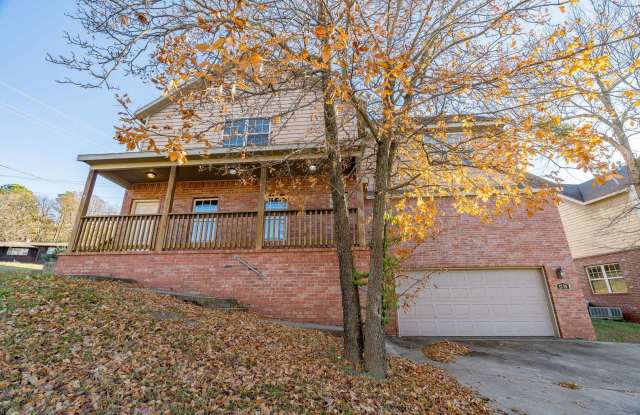 Four Bedroom Home Walking Distance to UofA! Lawn Care Included! AVAILABLE IN JULY!!!!! photos photos