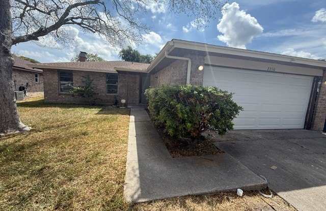 2210 Meadowglen Drive Gallery 1