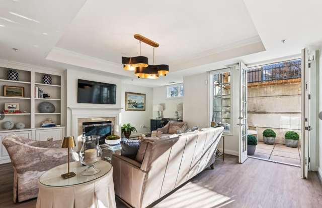 Georgetown Style with Garage PARKING photos photos