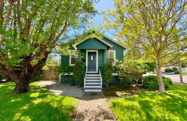 Charming Two Bedroom Napa Home for Rent – Prime Location! photos photos
