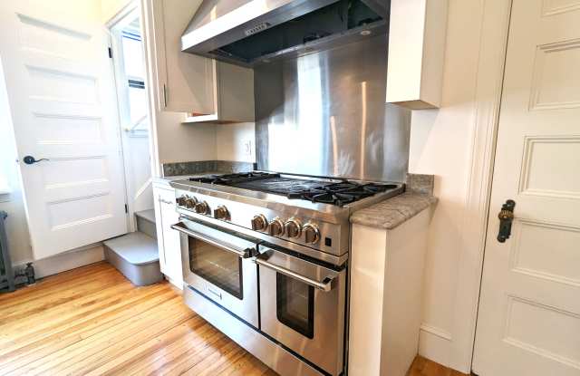 132 Chadwick St - 132 Chadwick Street, Portland, ME 04102