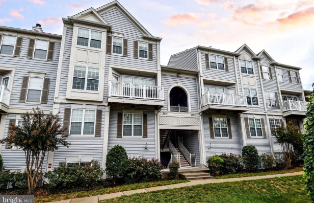 8228 CATBIRD CIRCLE - 8228 Catbird Circle, Laurel Hill, VA 22079