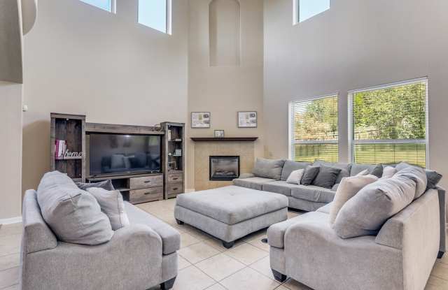 24114 Stately Oaks Gallery 4