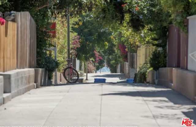 119 Paloma Ave Gallery 3