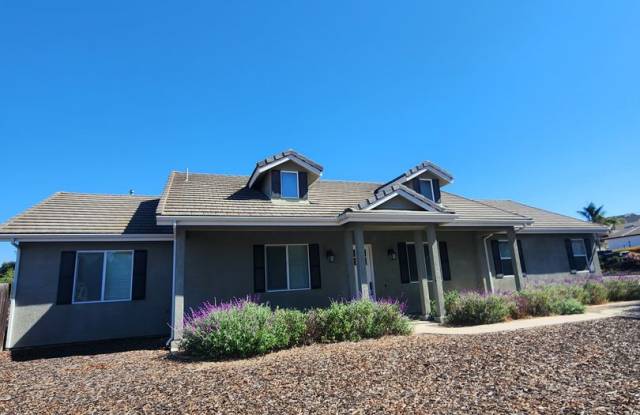 Gorgeous single-level 3-bedroom, 2-bath home in Nipomo Gallery 3