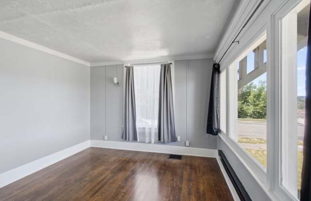 2623 West Maxwell Avenue - 2 photos photos