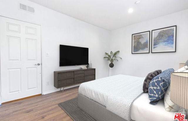 2205 South Bentley Avenue - 2205 South Bentley Avenue, Los Angeles, CA 90064