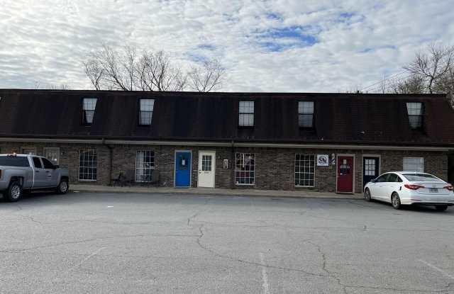 9107 Rodney Parham photos photos