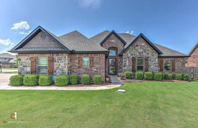 6000  W Bainbridge  DR - 6000 West Bainbridge Drive, Rogers, AR 72758