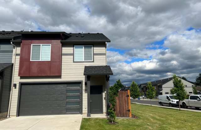LIKE NEW End Unit Prairie Commons Luxury Townhome for Lease - 10801 NE 119th Pl photos photos
