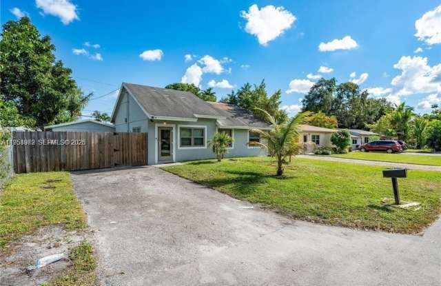 4542 SW 25th Ave photos photos