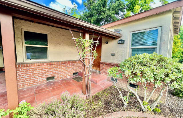 Charming 1/1 in the Heart of Tower District photos photos