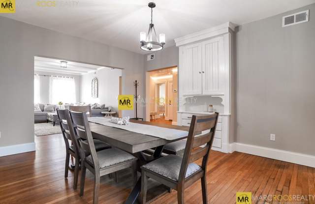 Most Luxurious OFF-CAMPUS CHOICE! near BU campus!  Heat & HW Inc. W/D in Unit Gallery 4