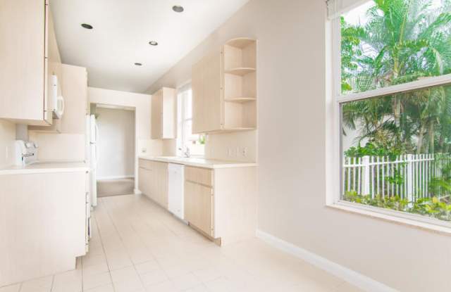146 Hampton Circle Gallery 2