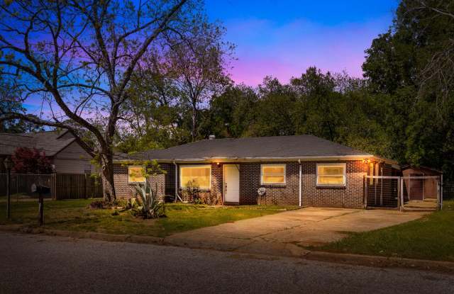 Charming  Newly Renovated 4 Bedroom 2 Bath Home Available Now! photos photos