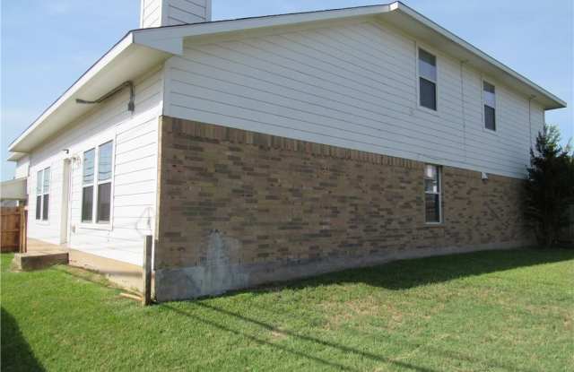 Spacious 4/2.5/2 two story home! Gallery 3