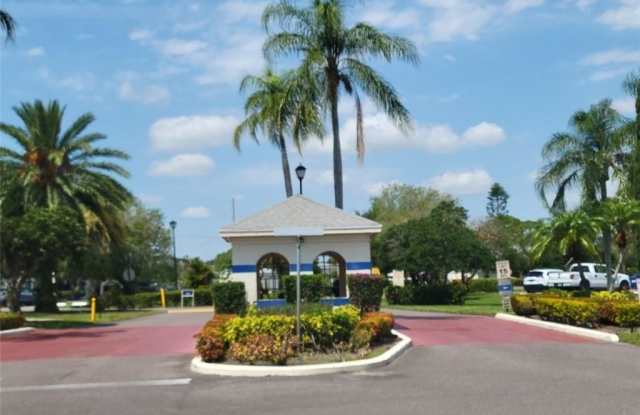 1526 SE Royal Green Circle unit: 205 photos photos