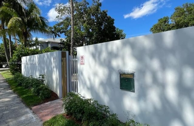 611 SW 17th St - 611 Southwest 17th Street, Fort Lauderdale, FL 33315